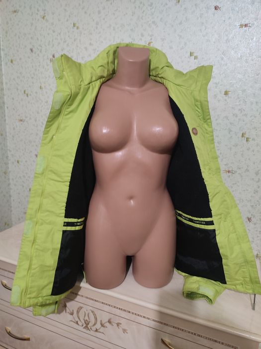 Продам теплую спортивную куртку женскую зима L/48