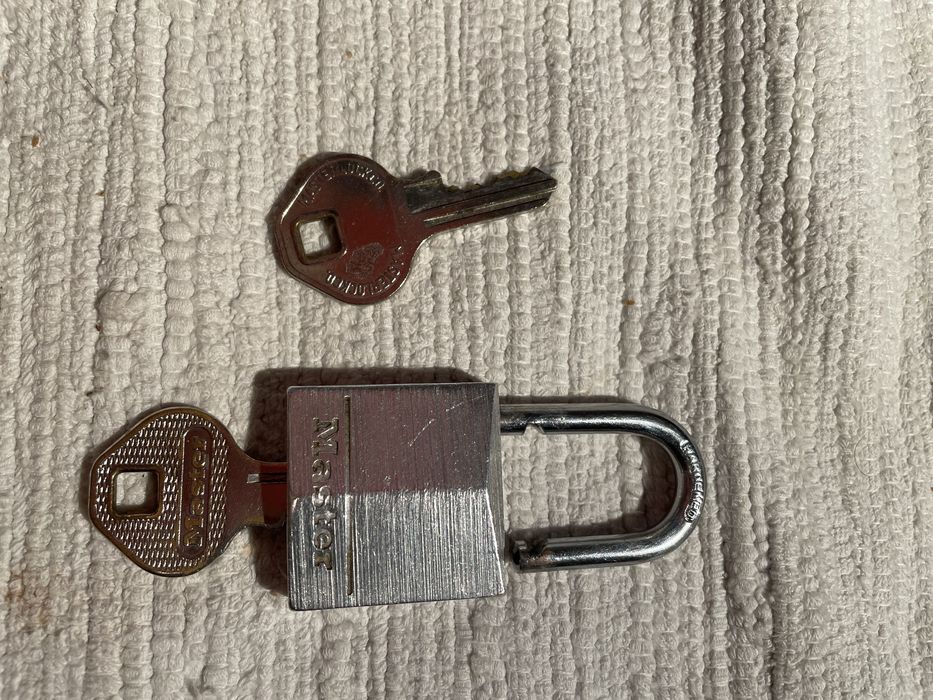 Cadeado de duas chaves da marca Master