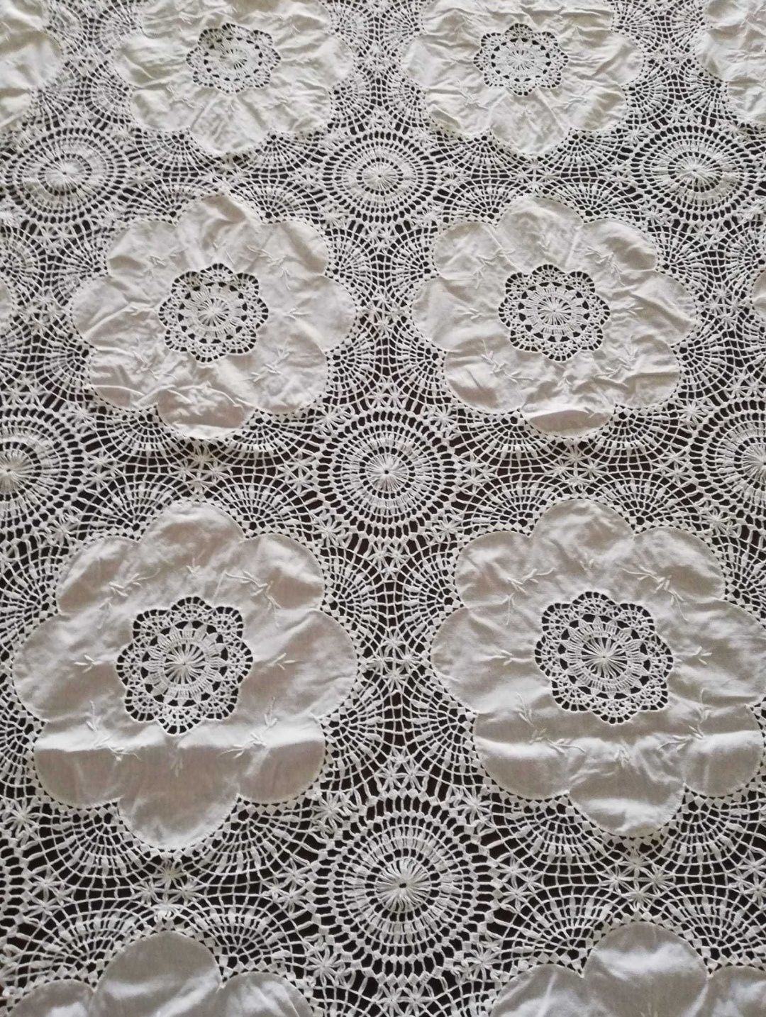 Toalha de mesa em crochet e bordados à mão com 11 guardanapos