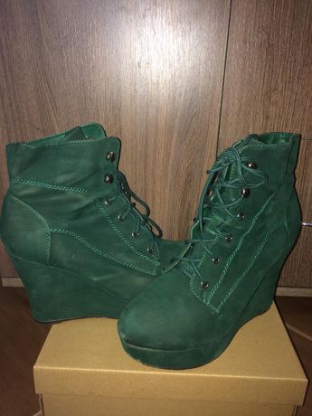 Стильні зелені черевички