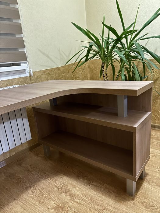 Компʼютерний/офісний стіл