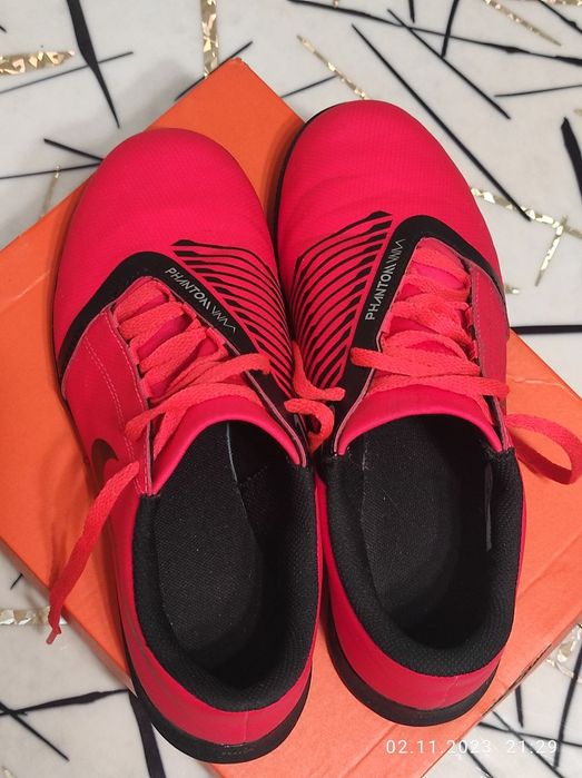 Продам Мужские футбольные бутсы Nike