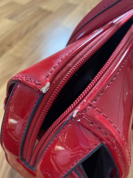 Продам лаковую сумку