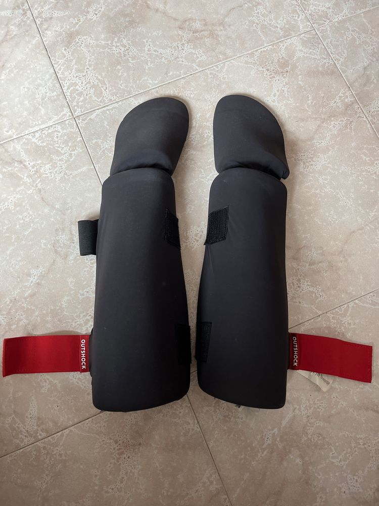 Luvas boxe 12 e proteções.
