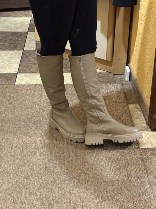 Чоботи зимові 39 р. Бежеві.