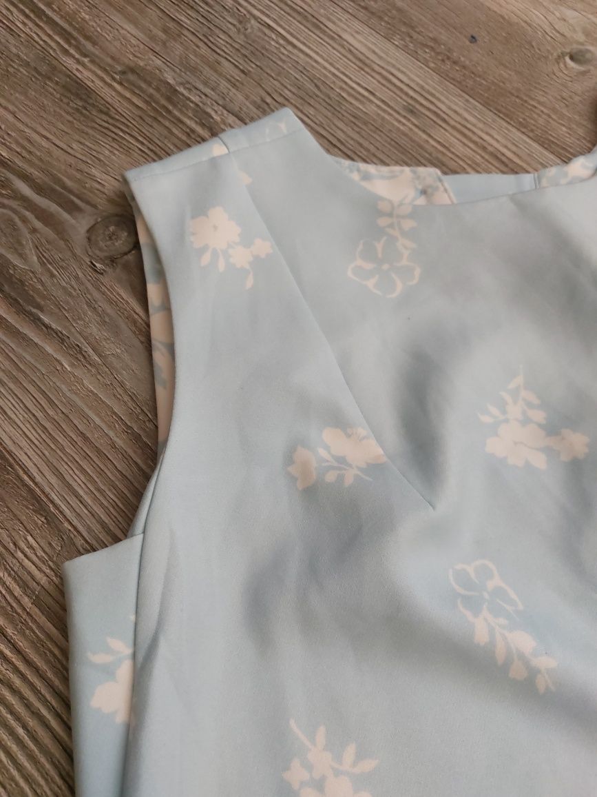 Błękitna jasnoniebieska elegancka prosta sukienka w kwiaty XL