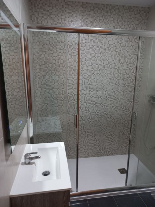 Arrendo andar moradia novo com cozinha mobiliada e equipada