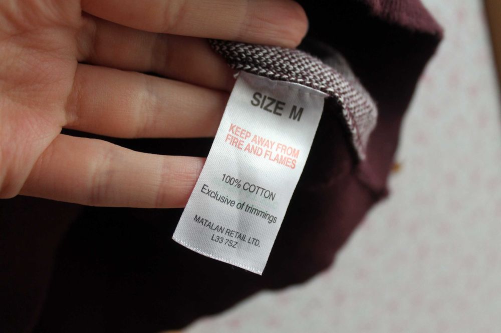 ciemnobordowy męski sweter we wzory z kołnierzykiem