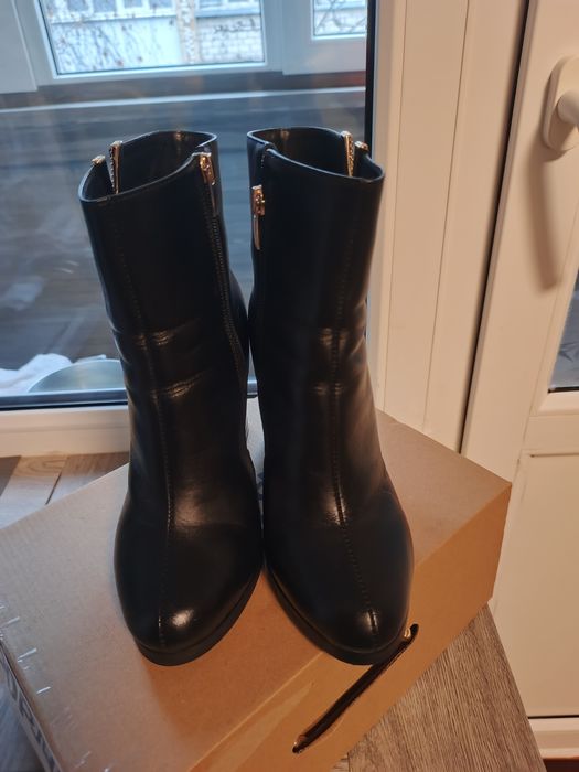 Продам зимние ботинки