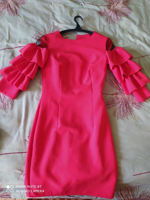 Платье нарядное)