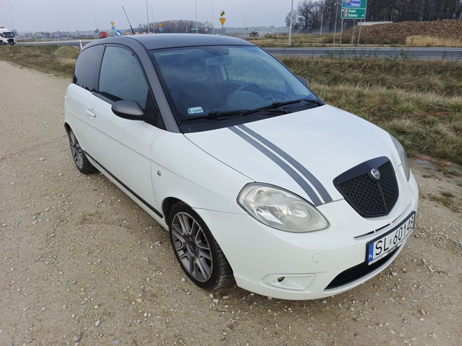 Lancia Ypsilon MOMO design 1.4 GAZ!!