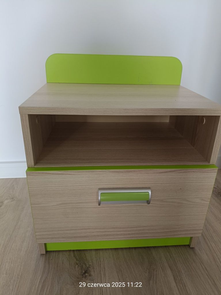 Sprzedam łóżko i szafkę nocną
Łóżko z szufladą:
szer. 84cm, dł