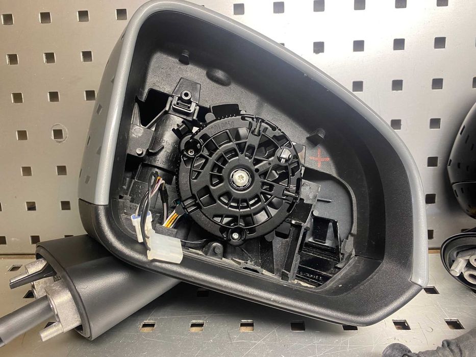 Зеркало правое volvo xc40 НАРУЖНОЕ ПРАВОЕ ЗЕРКАЛО VOLVO  XC40