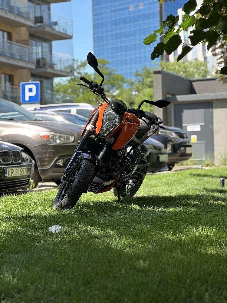 KTM DUKE 125. 2011 roku, 26.000 prbg
