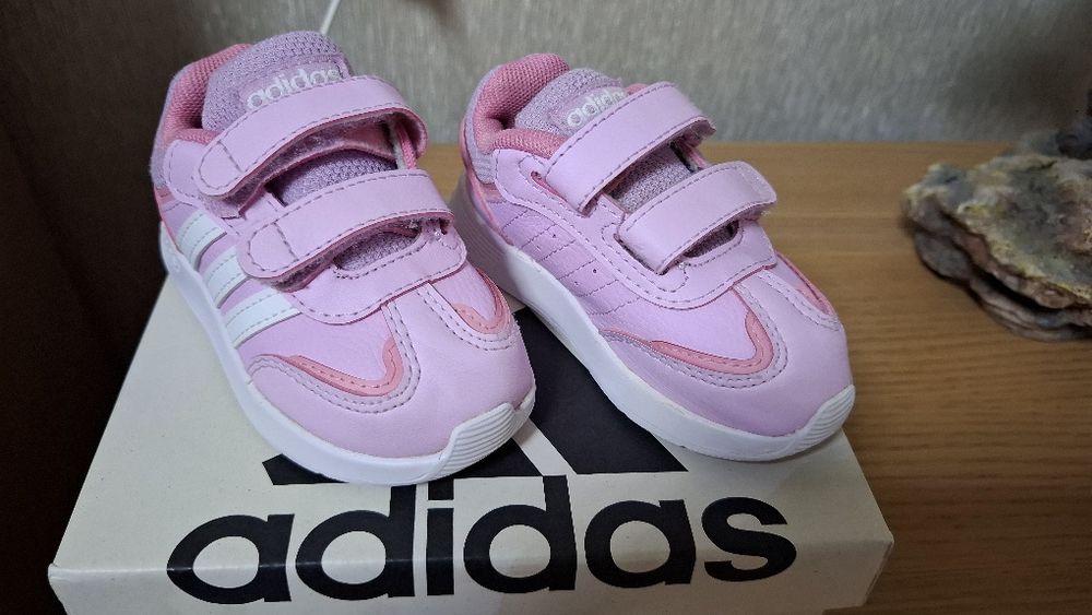 Дитячі кросівки adidas 20 р.