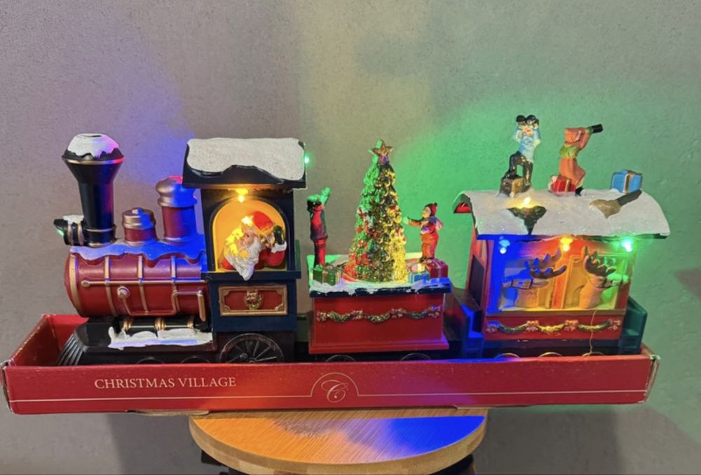 Pociąg świąteczny, ciuchcia, pozytywka, mikołaj