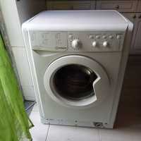 Máquina Lavar Roupa INDESIT