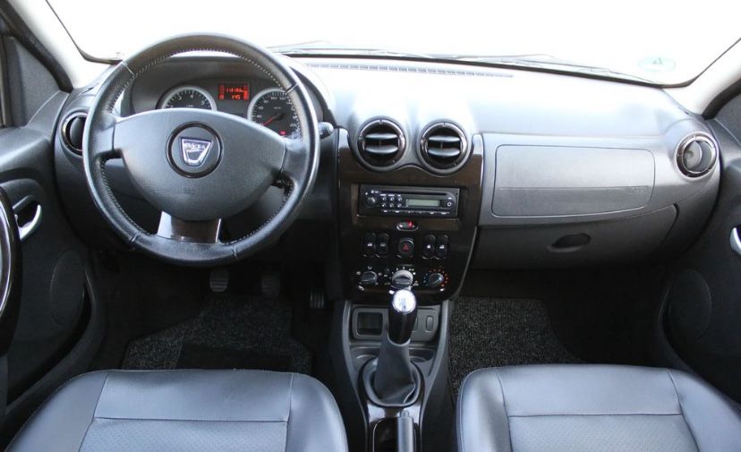 Dacia Duster 2010 бензин 1.6 Передній привод