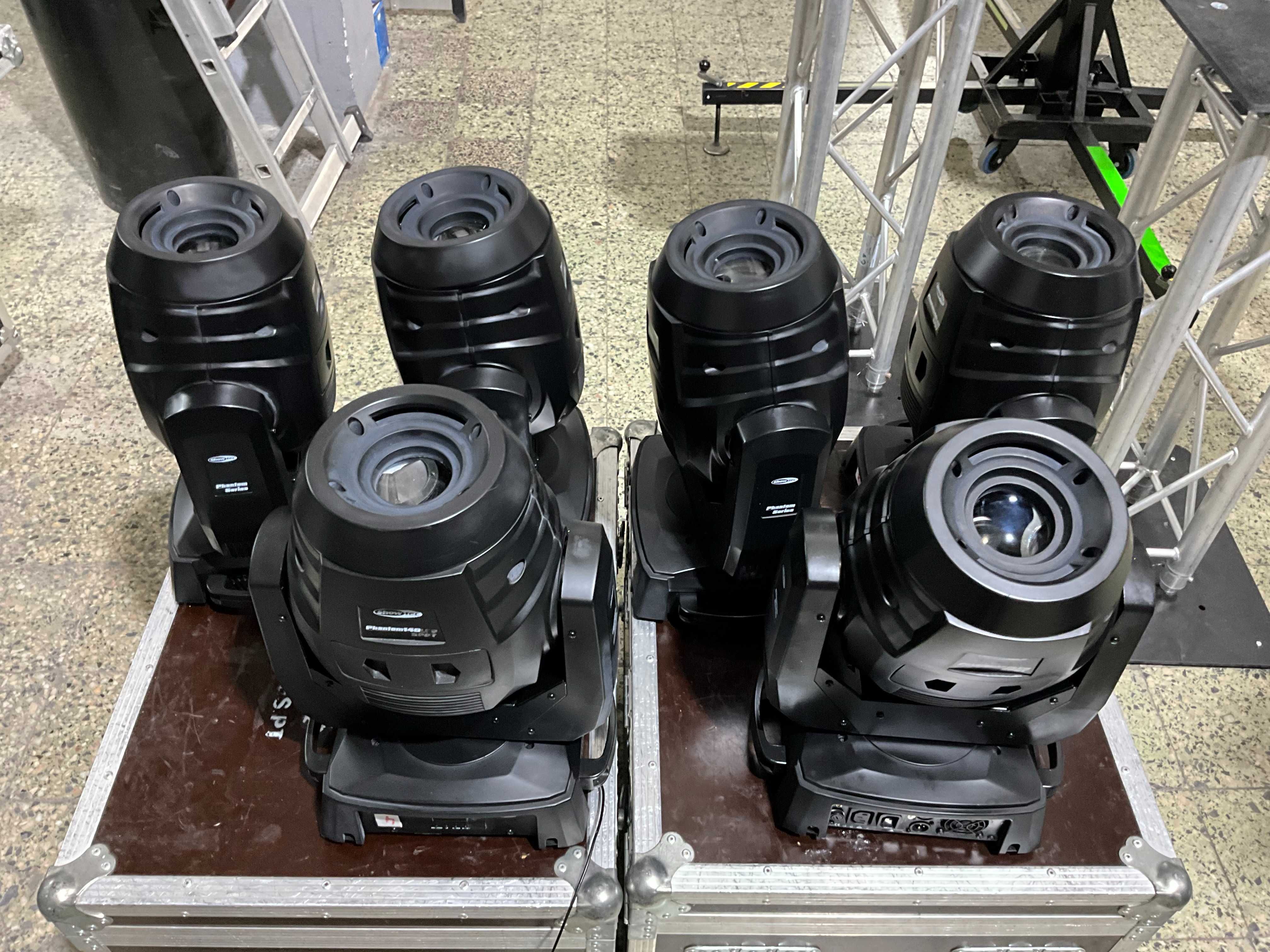 6 Moving head Showtec phantom 140 led spot (com case opcional) 2 com l