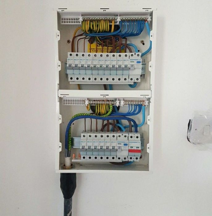 Eletricista / Residencial / Predial / Instalação / Manutenção /