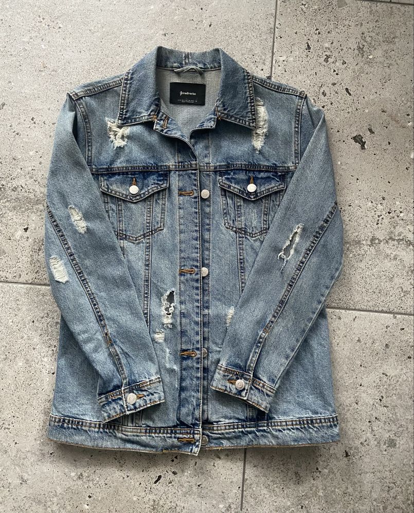 Kurtka jeansowa z dziurami długa Stradivarius 34 / XS (oversize)