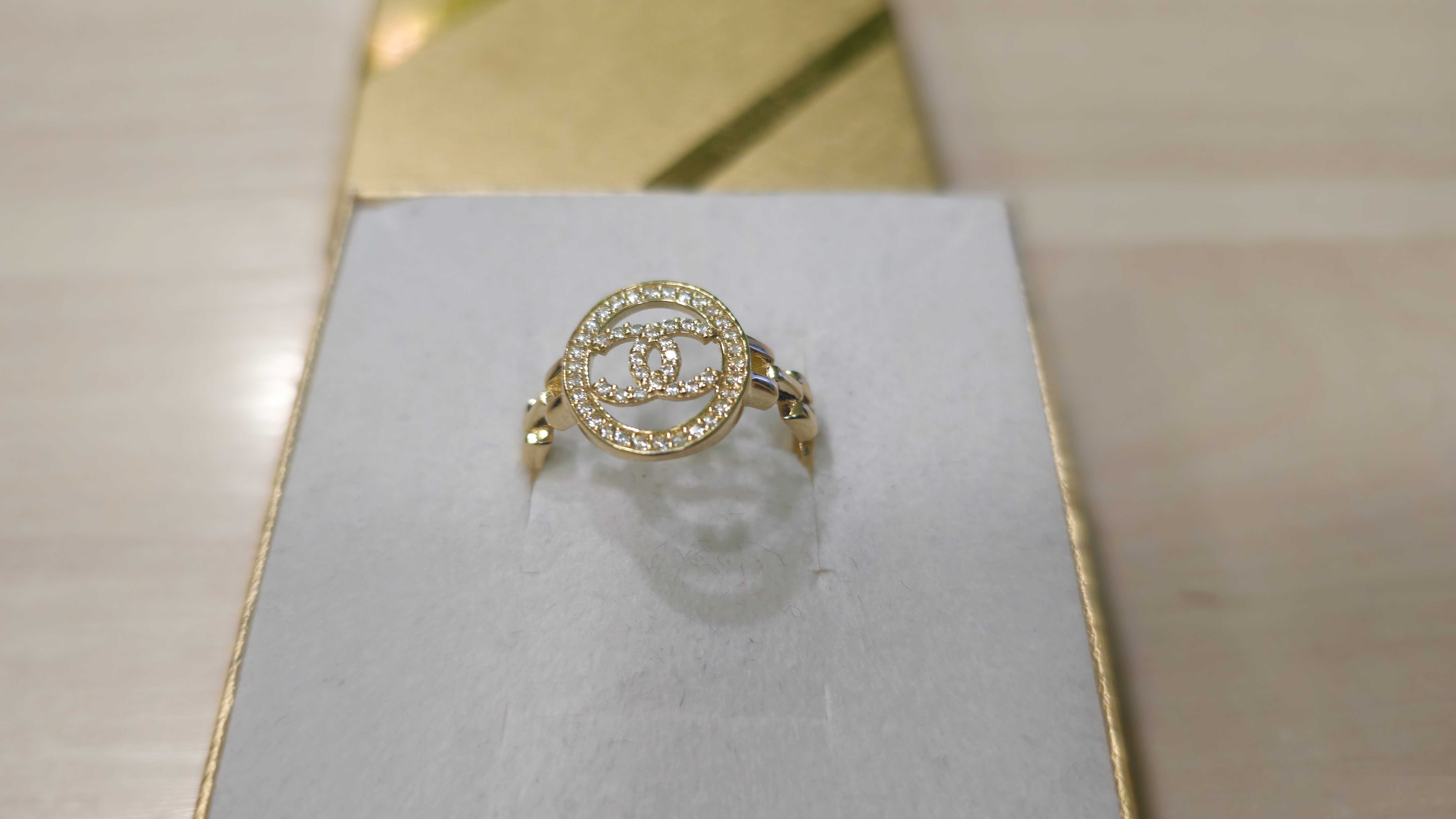 Nowy złoty pierścionek Chanel zdobiony PR 585