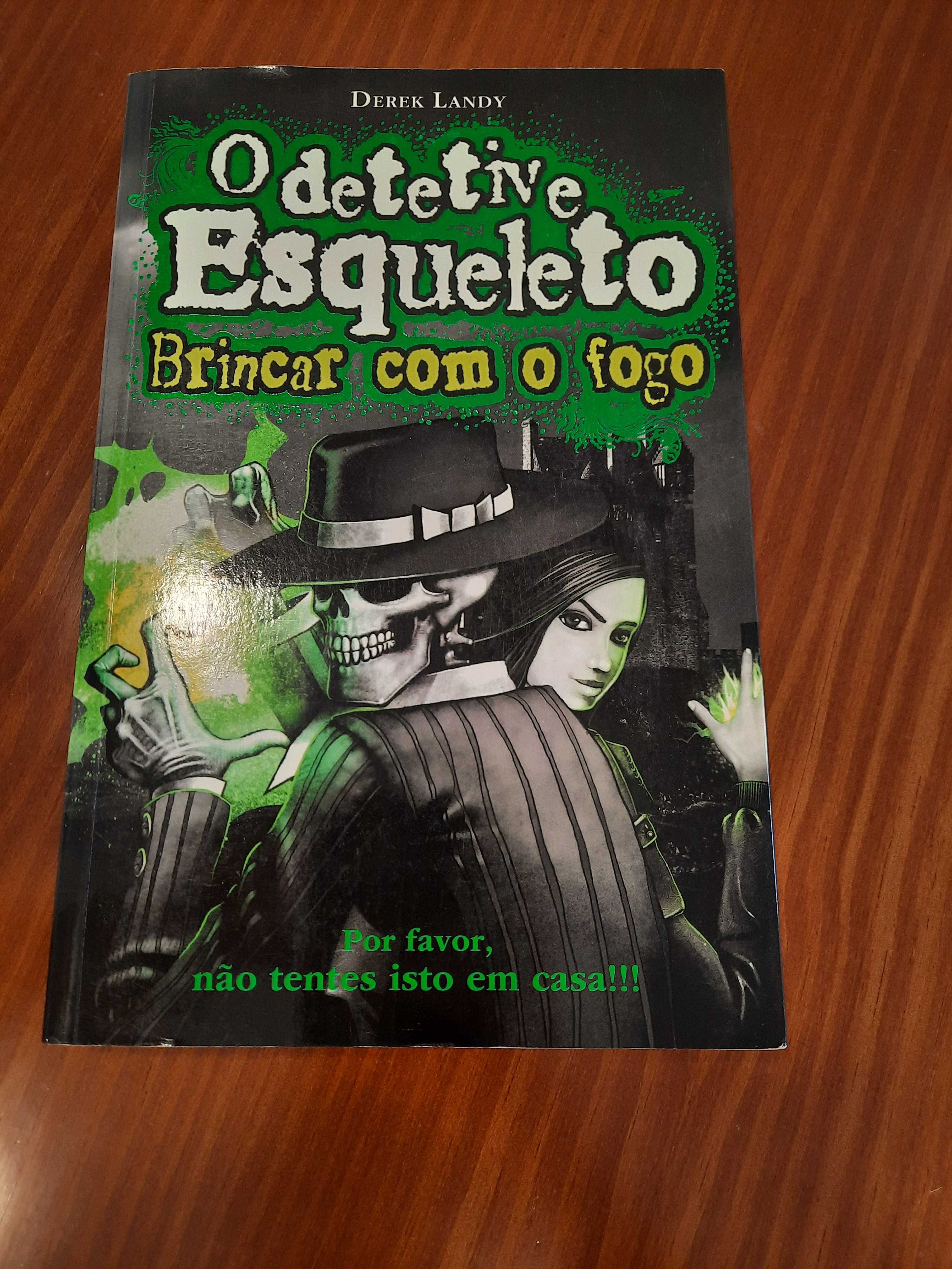 Livro O detetive esqueleto- Brincar com o fogo