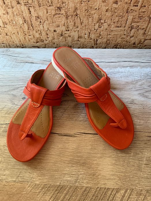 Шльопки Clarks вʼєтнамки