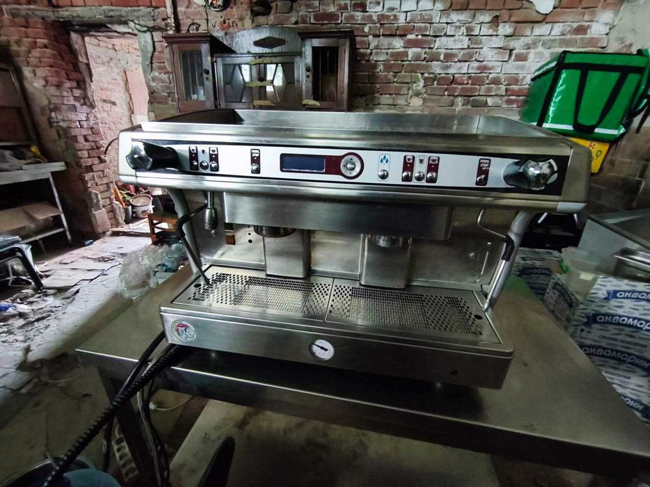 Професійна кавомашина Astoria