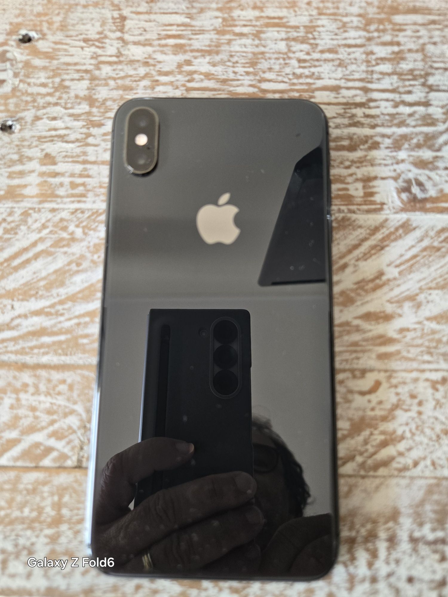 iPhone XS Max com 512GB usado.
Excelente estado, sem riscos 
Bom