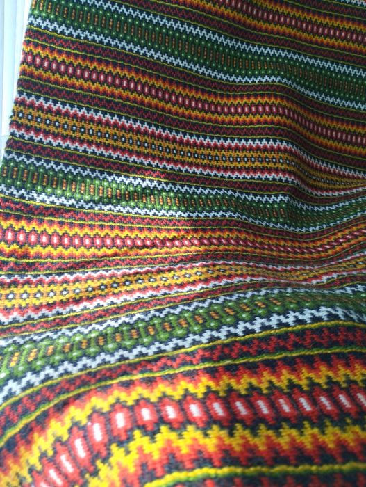 Давня килимова доріжка в етно стилі