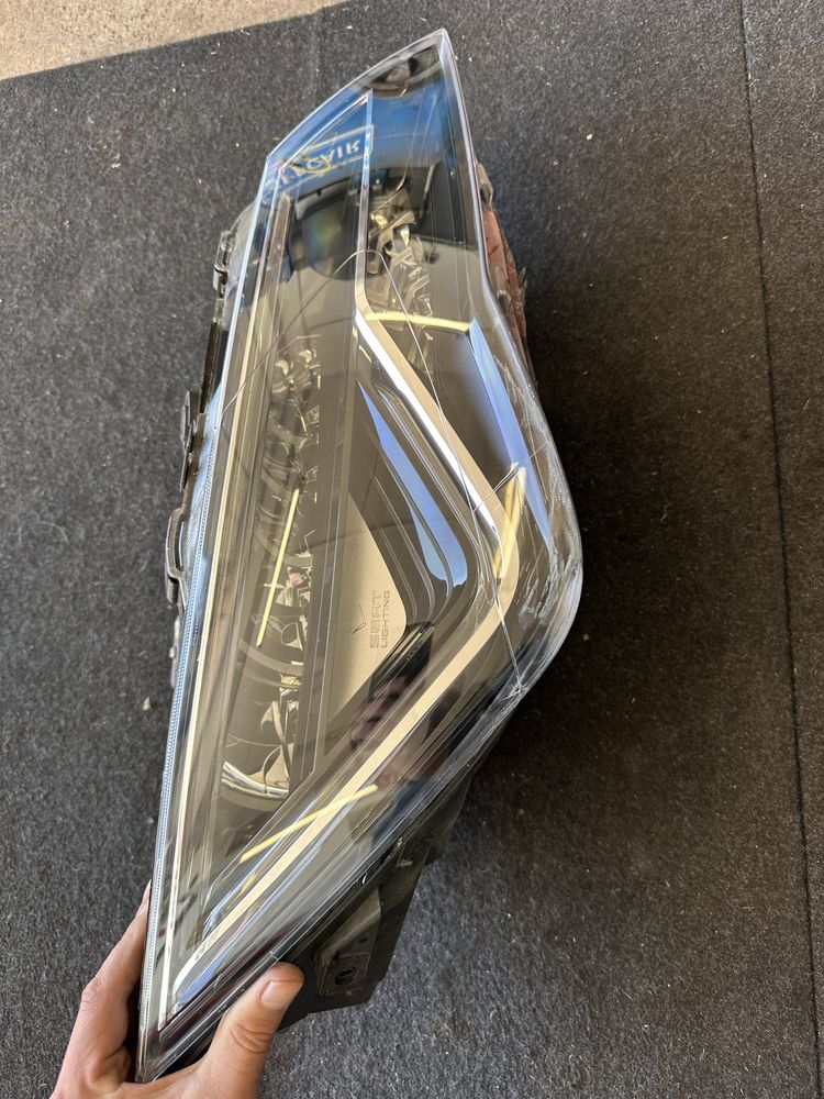 Reflektor prawy leon 5f lift uszkodzony