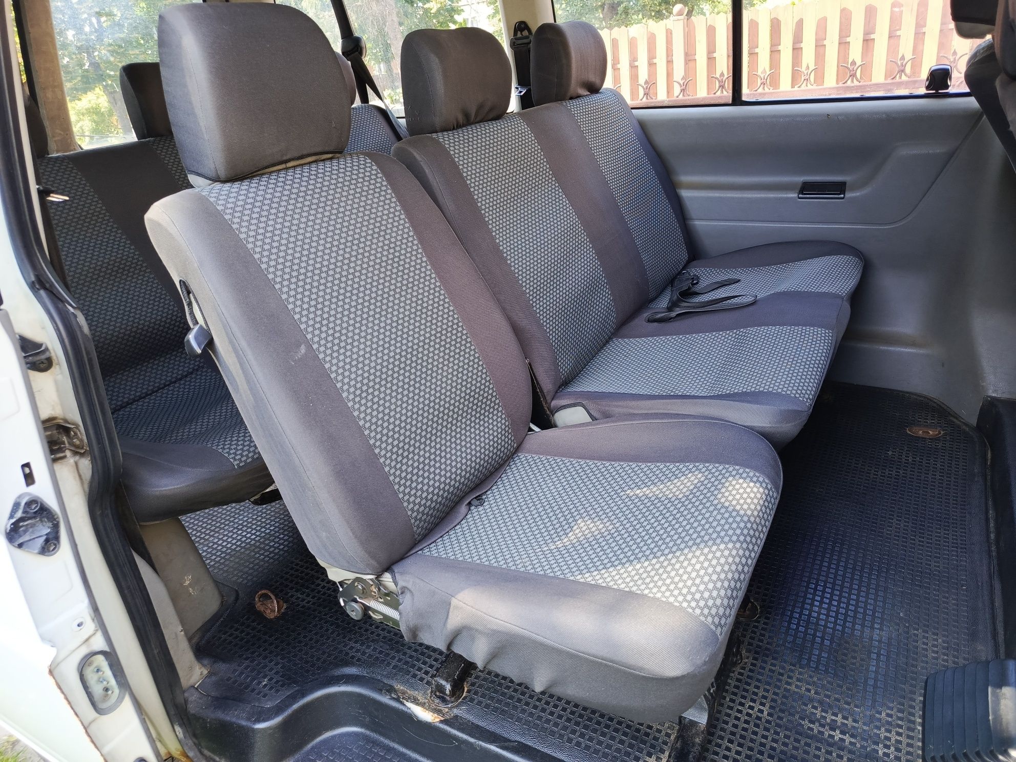 VW. Transporter.2.5TDI 102 KM. 9 osób.
