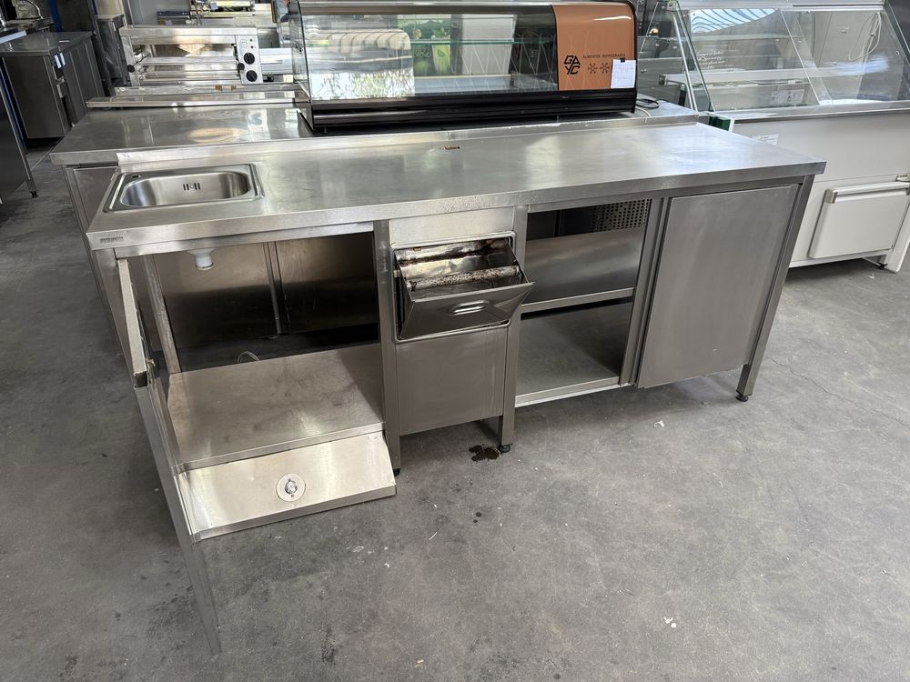 Bancada em inox para maquina de cafe com pio e tulha
