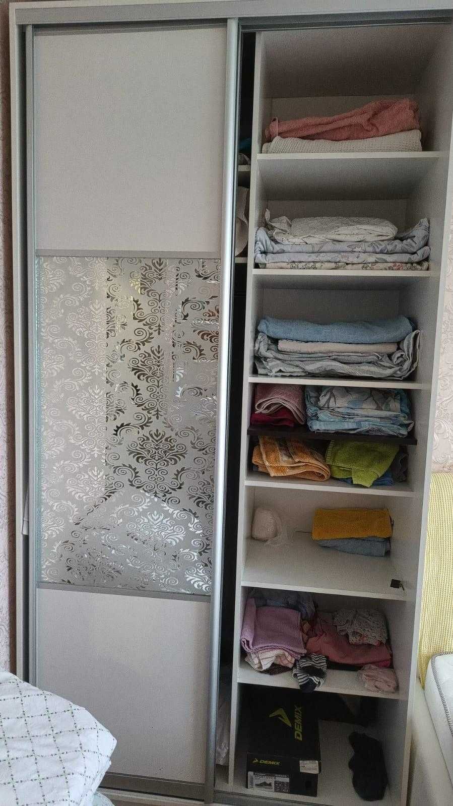 Продам стильну шафу в ідеальному стані!