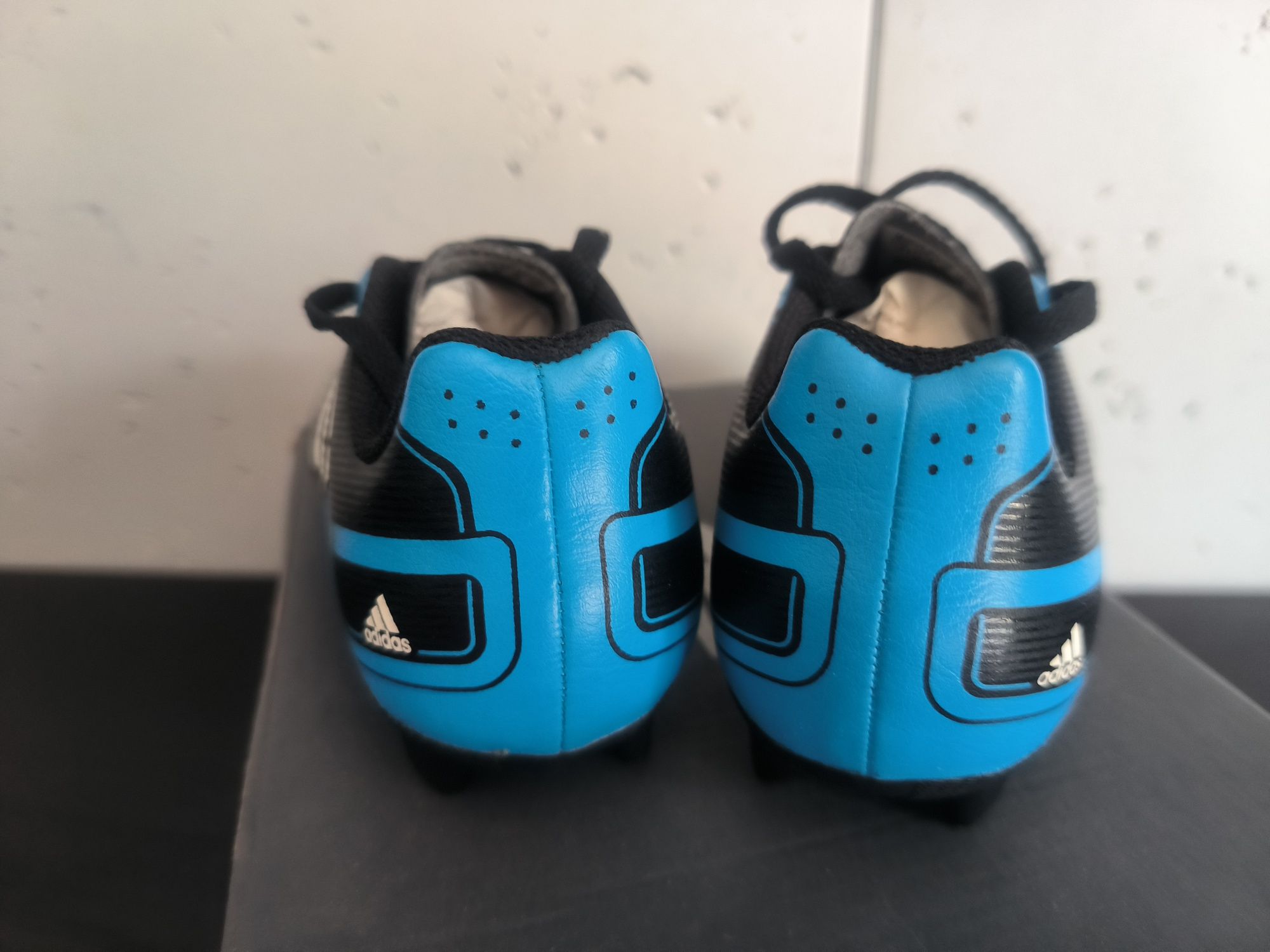 Nowe korki Adidas  30