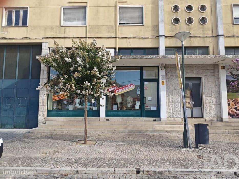 Loja / Estabelecimento Comercial T1 em Coruche, Fajarda e Erra de 61,0