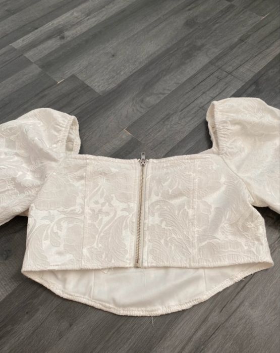 Missguided M/38 bluzka z tłoczonego materiału wiskoza 37%