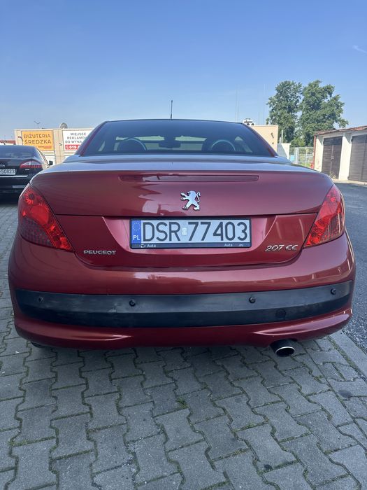 Sprzedam samochód marki Peugeot 207 CC kabriolet.