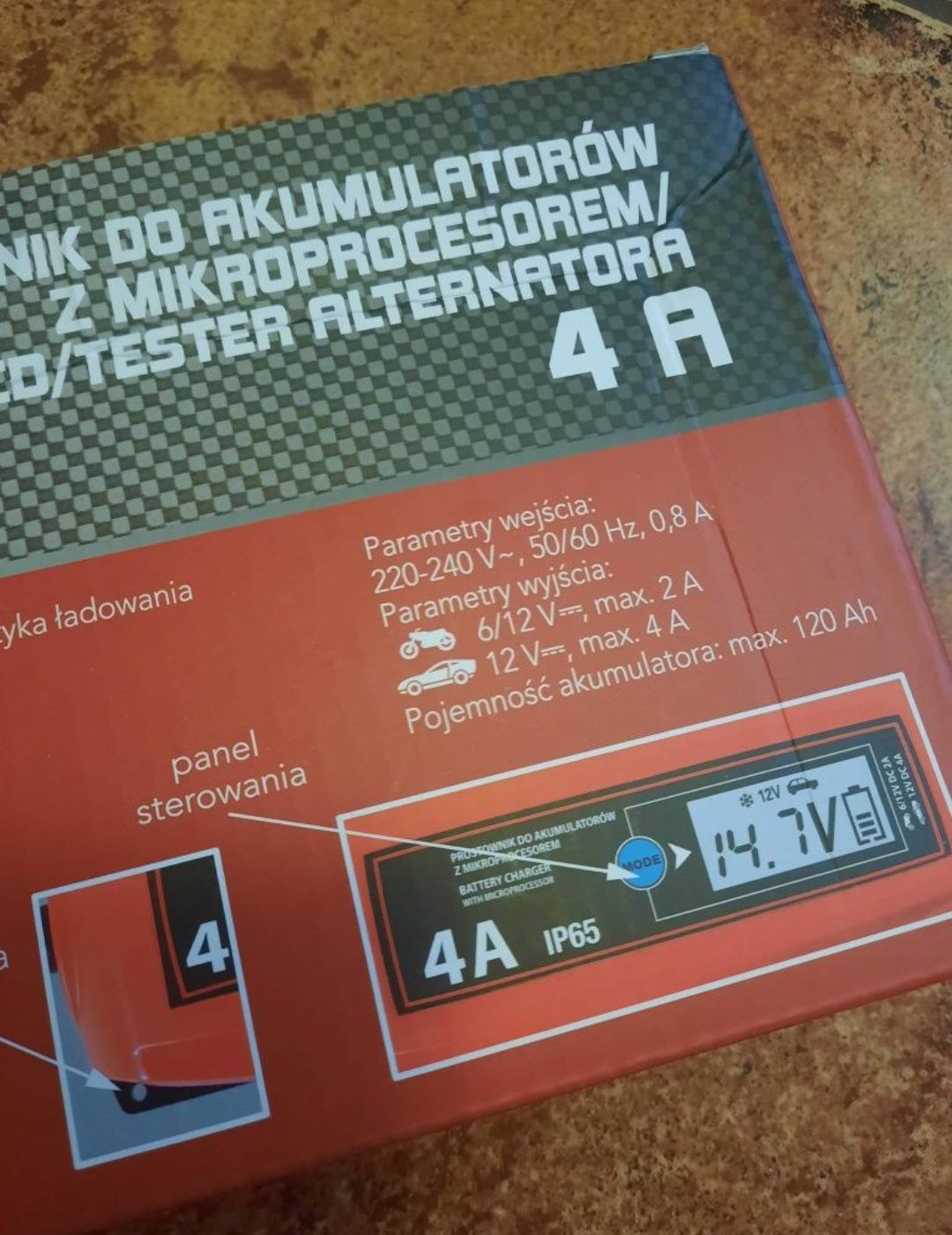 Nowy prostownik do akumulatorów z mikroprocesorem 4 A