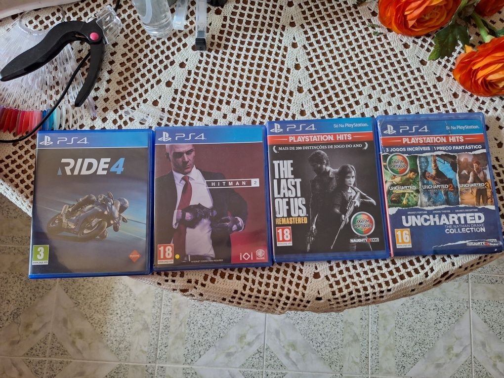 PlayStation 4 Usado + Jogos Digitais e Físicos - Ótimo Estado!