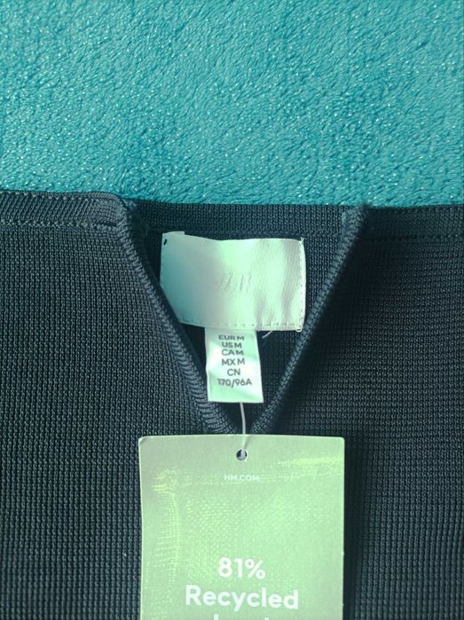 Prążkowana bluzka z odkrytymi ramionami H&M