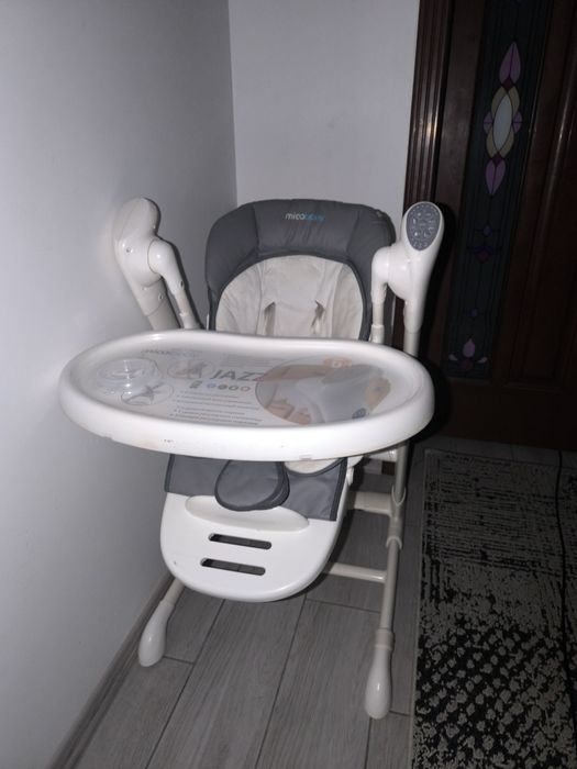 Стіл для годування-гойдалка 3 в 1 в дуже гарному стані.