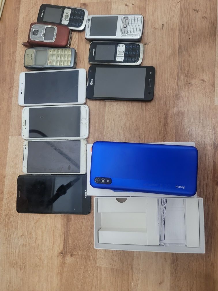 Pakiet telefonów komórkowych niesprawne