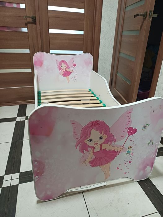 Ліжко для дівчинки