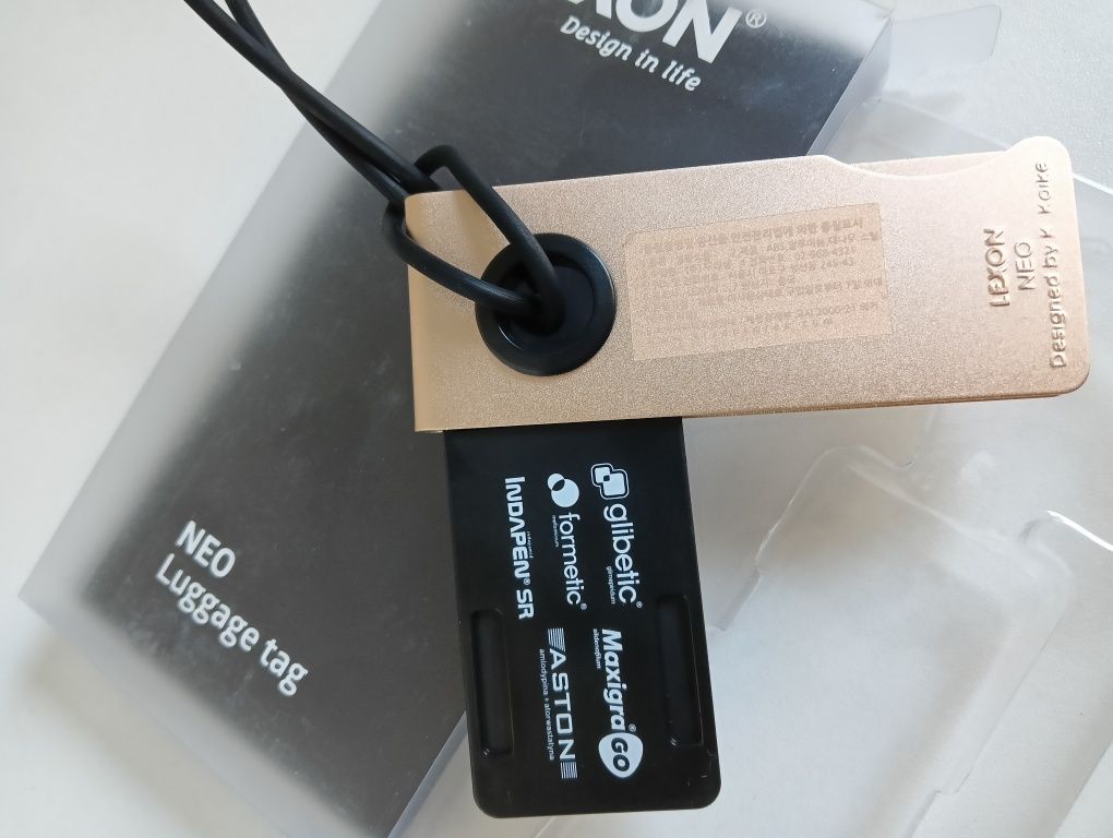 Neo Luggage tag Lexon, aluminiowa etykieta bagażowa