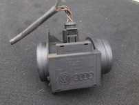 VW AUDI 1.8T PRZEPŁYWOMIERZ 0280218063 06A906461L BOSCH + WTYCZKA INSTALACJA ORYGINAŁ