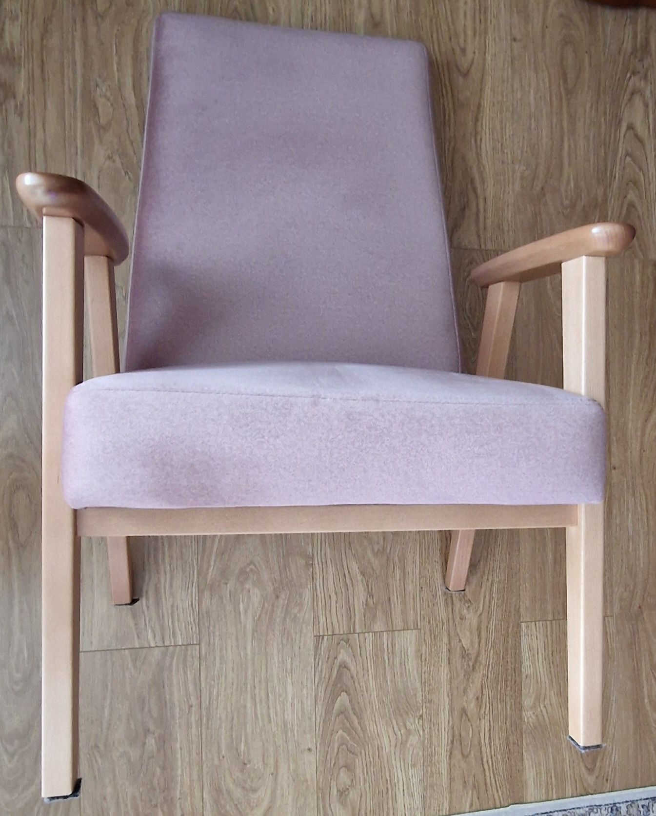Fotel drewniany- tapicerowany