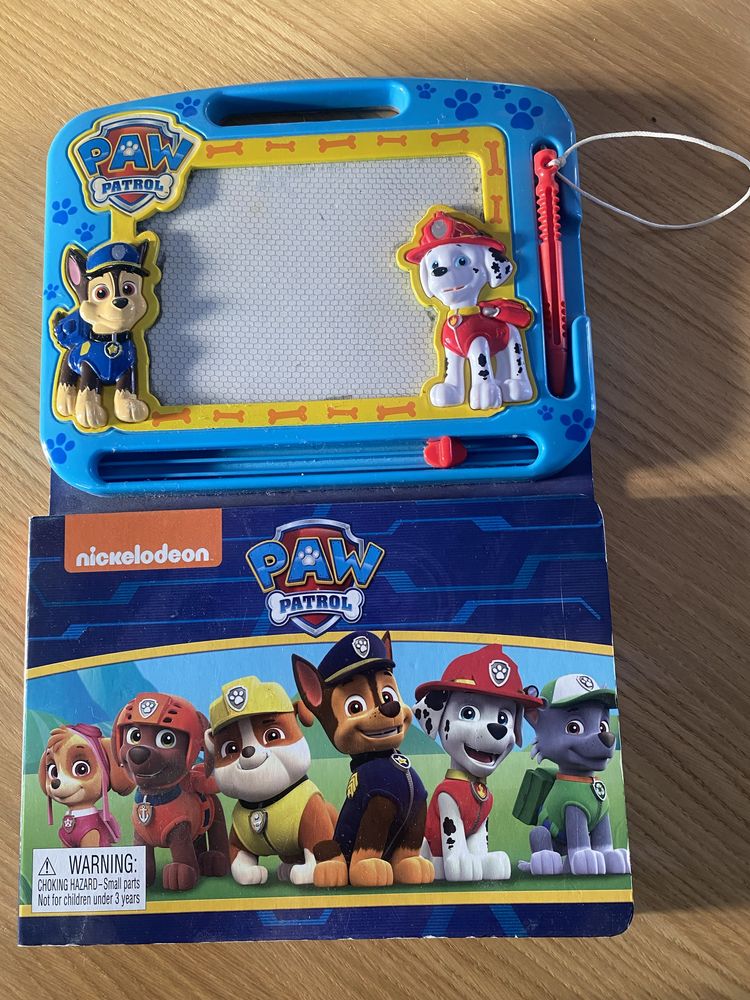 Książka z tablicą magnetyczną Paw Patrol (język angielski)