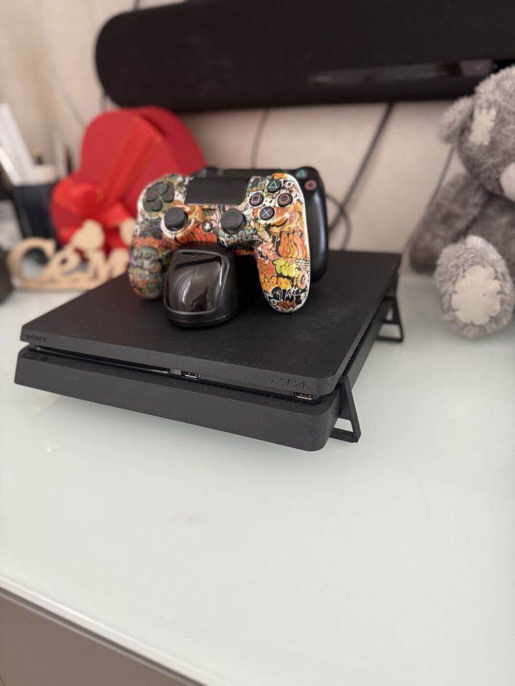 Ігрова приставка Sony PS4 slim 1T